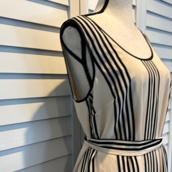 Ann Taylor NWOT Black & Cream lined Stripes Sleeveless Sheath Dress with belt. - Picture 2 of 7